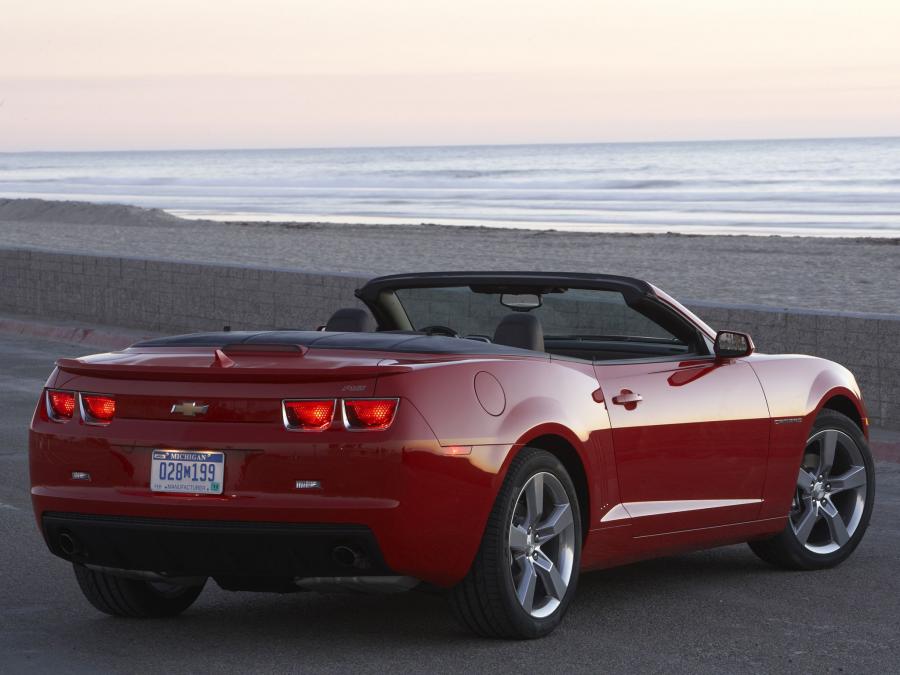  Chevrolet Camaro RS Convertible 2011 года  (фото 4 из 11)